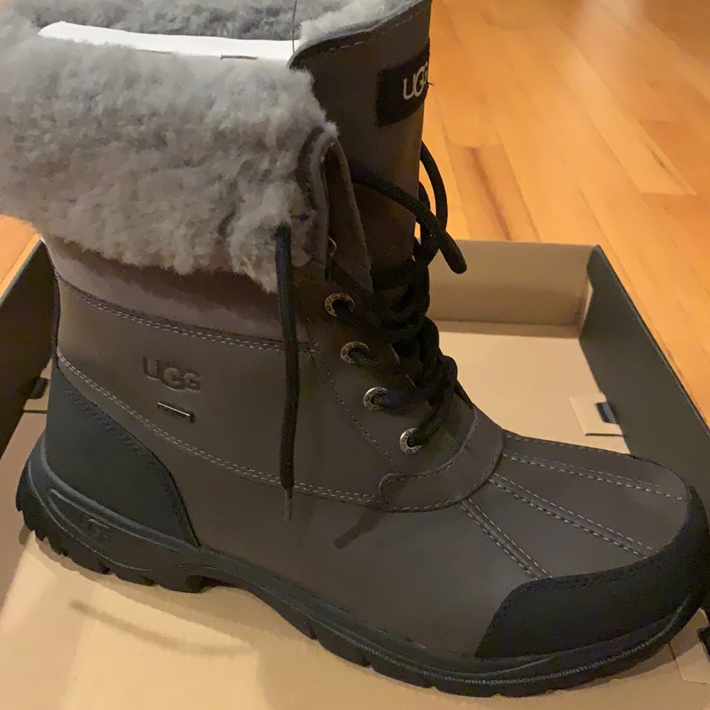 brand new in box ugg snow boots